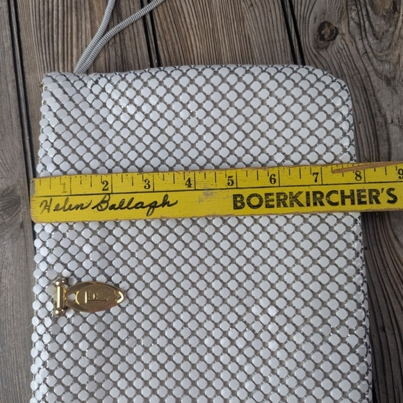 White Metal Scale Crossbody Clutch Handbag With No Makers Tag Inside - Picture 12 of 14